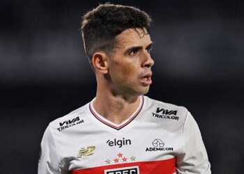 Oscar agradece mensagens após internação