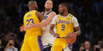 Como Bronny James usou seu pai para alavancar sua carreira no basquete