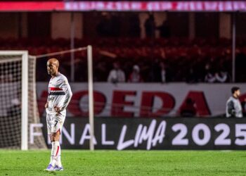 Lucas Moura passa por procedimento e deve voltar apenas em 2026