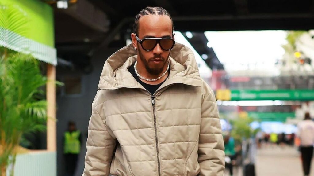 Lewis Hamilton no futebol? Piloto participa de evento social no Brasil