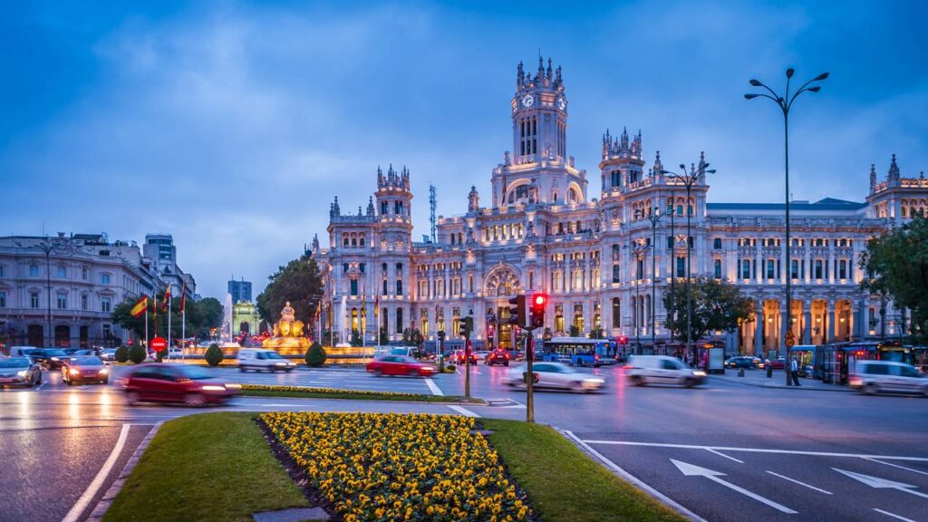 Mansão milionária de Vini Jr. com 8 banheiros, 7 quartos e 2 piscinas em Madrid impressiona