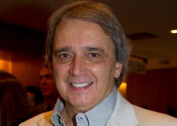 Reginaldo Leme ganha credencial vitalícia para corridas da F1