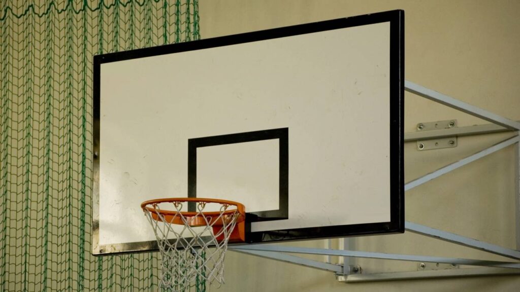 O equipamento ideal para jogar basquete no quintal de casa