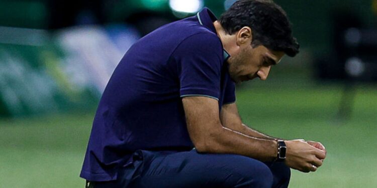 Abel Ferreira durante jogo do Palmeiras
