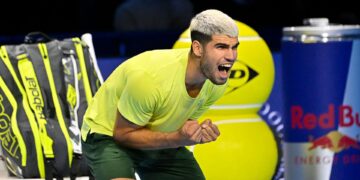 Alcaraz comemorando vitória no ATP Finals