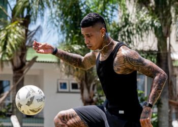 Alef Manga durante treino