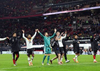 Jogadores da Alemanha comemoram classificação