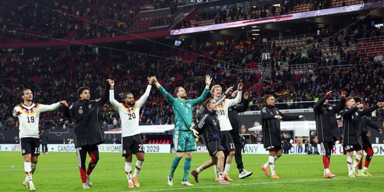 Jogadores da Alemanha comemoram classificação