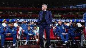 Ancelotti durante jogo da Seleção