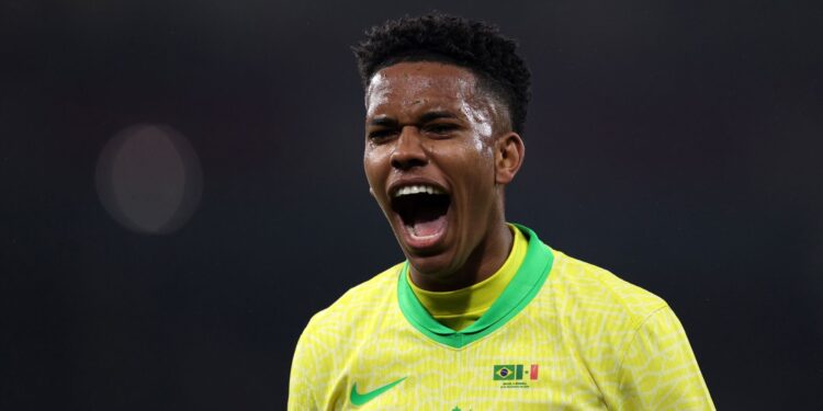 Estevão ganhou muitos elogios de Ancelotti