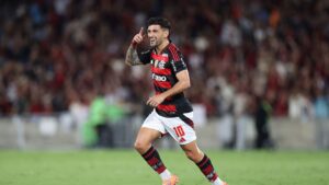 Arrascaeta comemorando em jogo do Flamengo