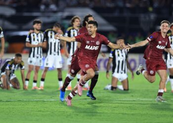 Momento em que Lanús vence o Atlético-MG nos pênaltis