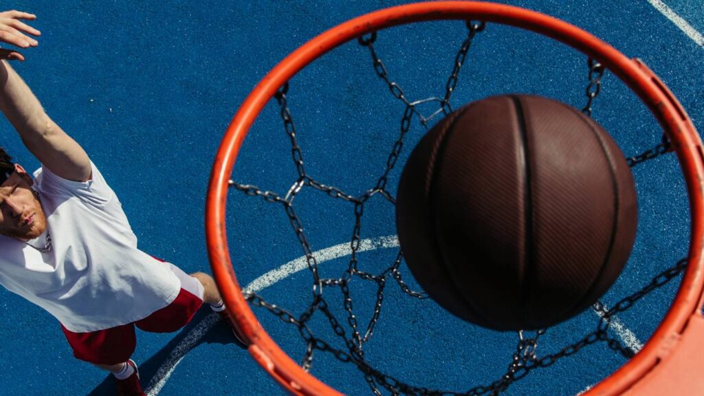 Arremessos, lances livres e a lógica da pontuação no basquete que você precisa entender