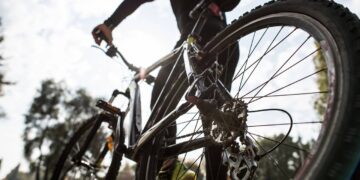 Os equipamentos que garantem segurança nas pedaladas urbanas