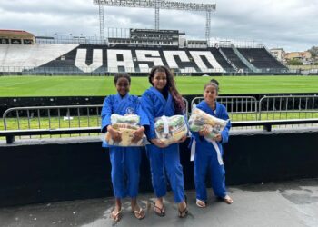 Projeto oferece aulas gratuitas de Jiu-Jitsu para cerca de 600 crianças e adolescentes das comunidades da região - Foto: Divulgação