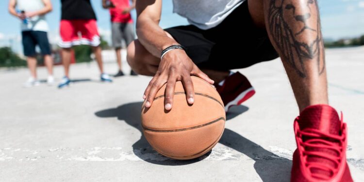A escolha que separa o amador do craque no basquete de rua