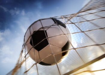 As bolas de futebol podem até parecer iguais, mas não são