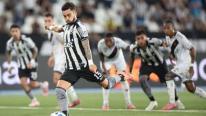 Lance do clássico entre Botafogo e Vasco