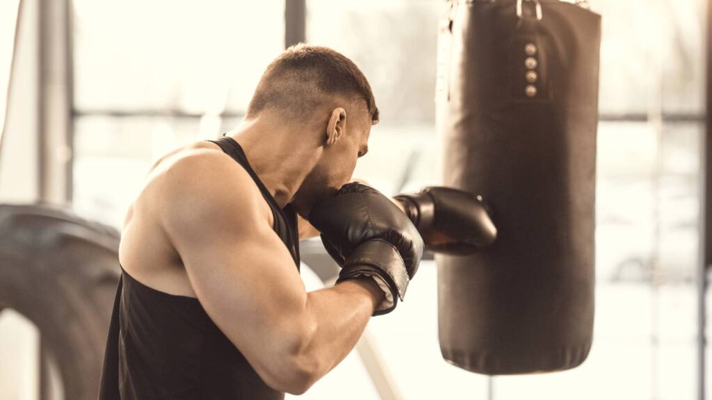 Quer cardio pesado sem monotonia? Entre no mundo do boxe