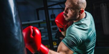 Quer cardio pesado sem monotonia? Entre no mundo do boxe