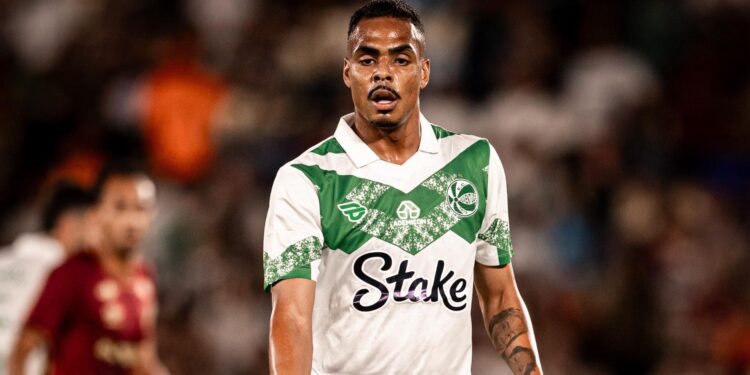 Caíque em ação pelo Juventude