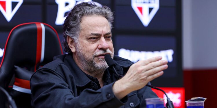 Casares durante entrevista coletiva