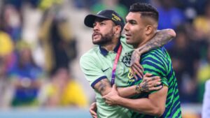 Neymar e Casemiro juntos em jogo da Seleção