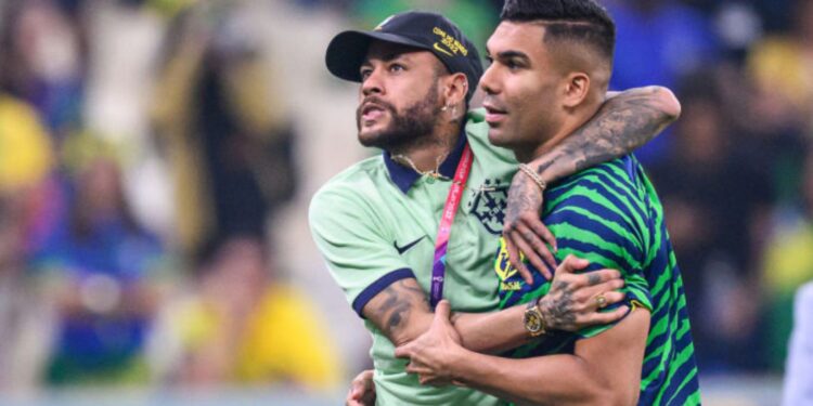 Neymar e Casemiro juntos em jogo da Seleção