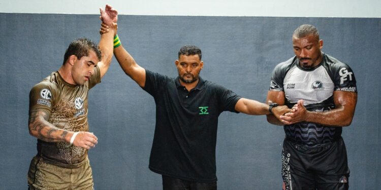 Henrique Ceconi venceu Pedro Alex “Bombom” e faturou o cinturão absoluto – Foto: divulgação