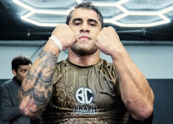 Ceconi conquistou o cinturão do MOVE Grappling — Foto: Divulgação
