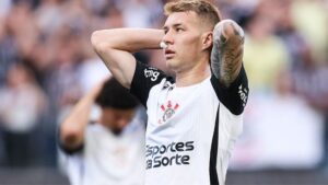 Charles durante jogo do Corinthians