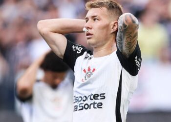 Charles durante jogo do Corinthians