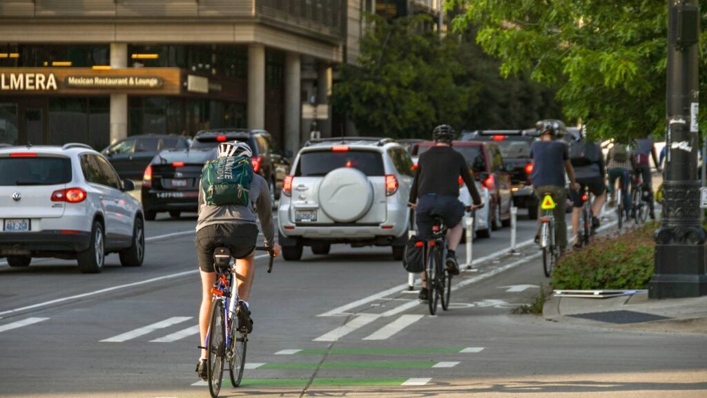 As regras que todo ciclista deve saber antes de pedalar na rua