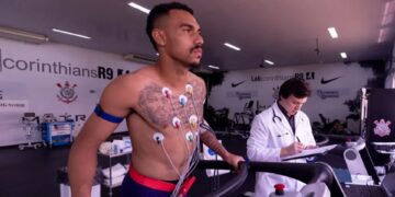 Jogadores do Corinthians passam por exames