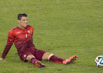 Cristiano Ronaldo enfrenta doença crônica no joelho