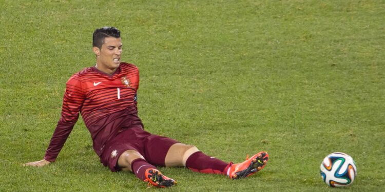 Cristiano Ronaldo enfrenta doença crônica no joelho