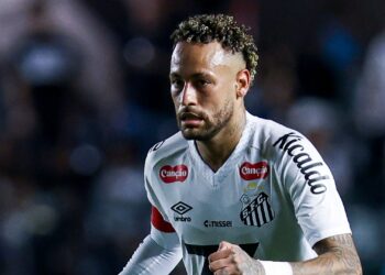 Neymar em ação pelo Santos no Brasileirão