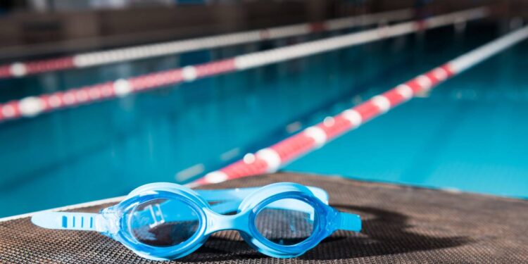 Óculos de natação - Créditos: depositphotos.com / IgorVetushko