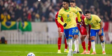 Estevão batendo primeiro pênalti do Brasil