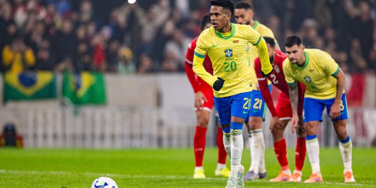 Estevão batendo primeiro pênalti do Brasil