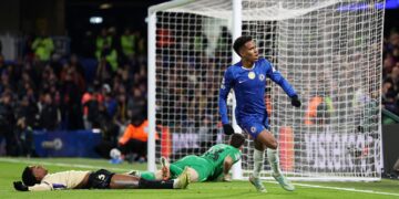 Estevão comemorando gol contra o Barcelona