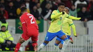 Estevão durante jogo da Seleção contra Tunísia