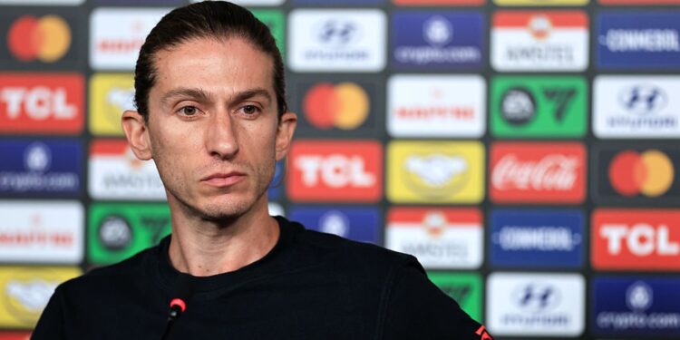 Filipe Luís durante entrevista coletiva