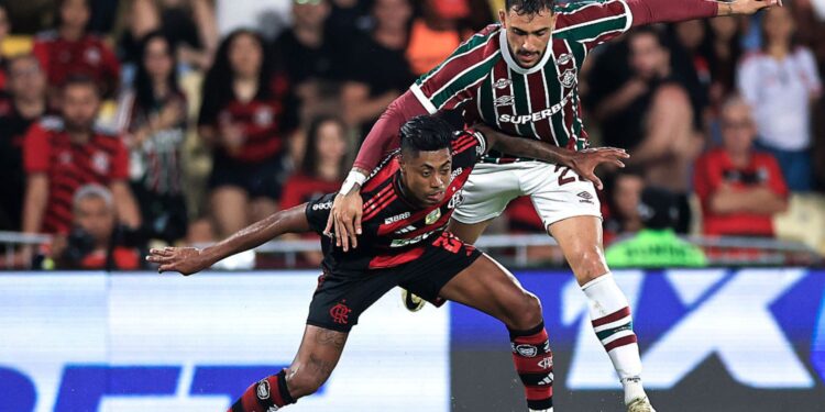 Lance do jogo entre Flamengo e Fluminense