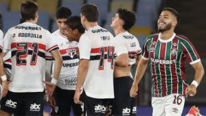 Nonato comemorando gol pelo Fluminense