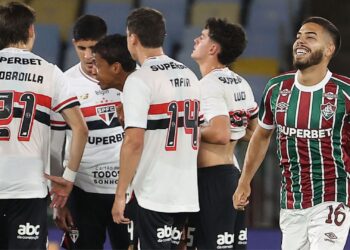 Nonato comemorando gol pelo Fluminense