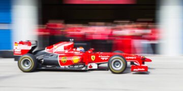 Qual foi a maior velocidade já registrada na Fórmula 1 e o que torna esse recorde tão extremo