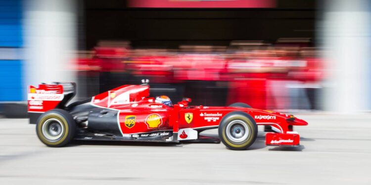 Qual foi a maior velocidade já registrada na Fórmula 1 e o que torna esse recorde tão extremo