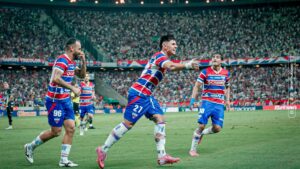 Jogadores do Fortaleza comemoram gol contra o Ceará