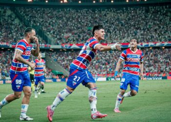 Jogadores do Fortaleza comemoram gol contra o Ceará